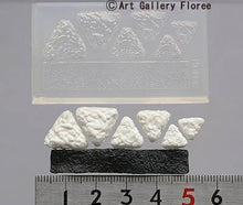 Load image into Gallery viewer, Minaiture Onigiri Silicone Mold