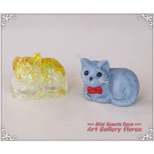 Load image into Gallery viewer, Miniature 3D Cat Sitting Position Silicone Mold